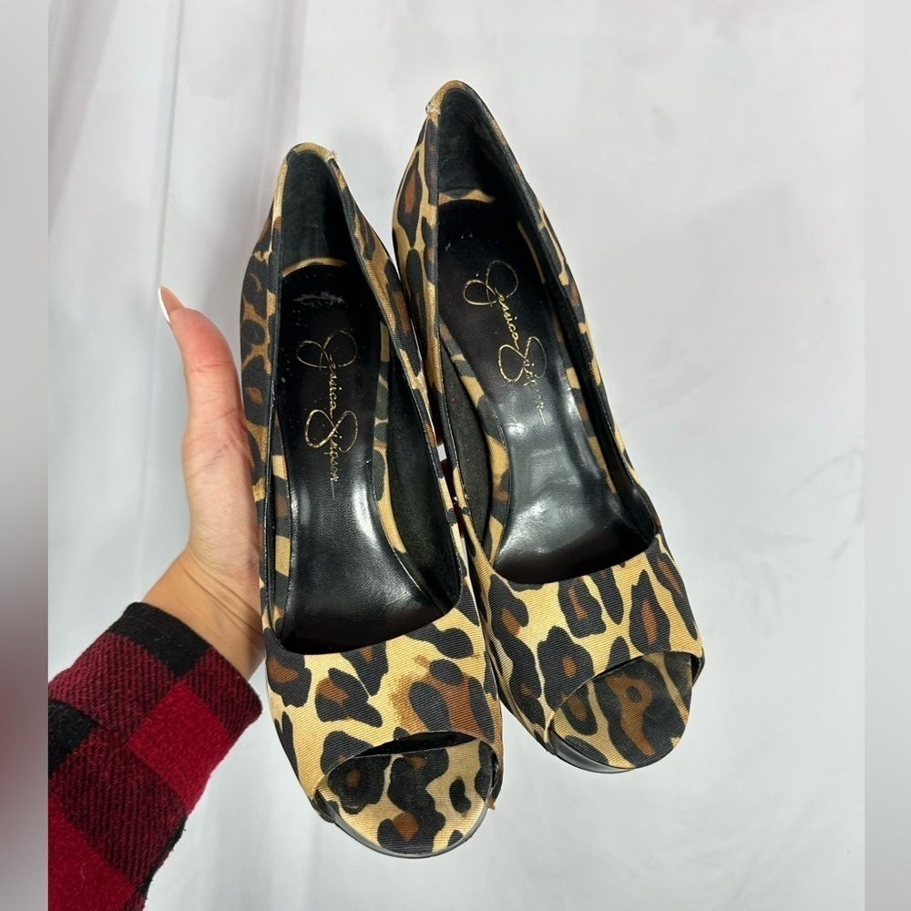 Jessica Simpson amandax leopard print peep toe heels size 8